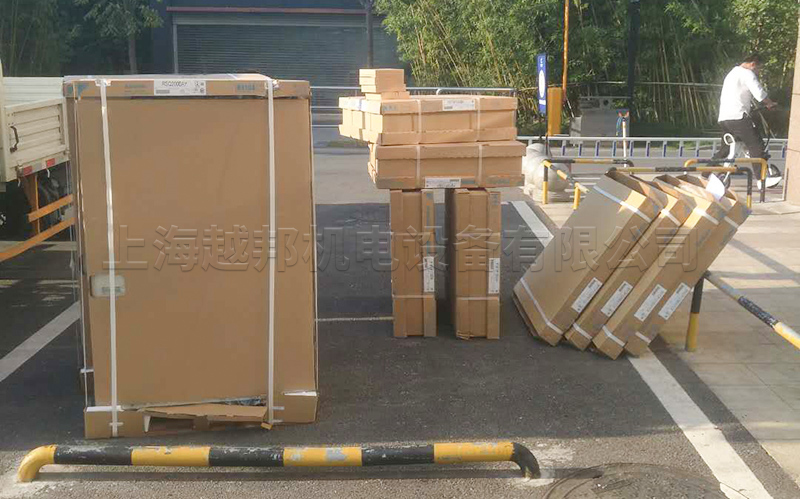 阿迪達斯中央空調安裝現場收貨圖